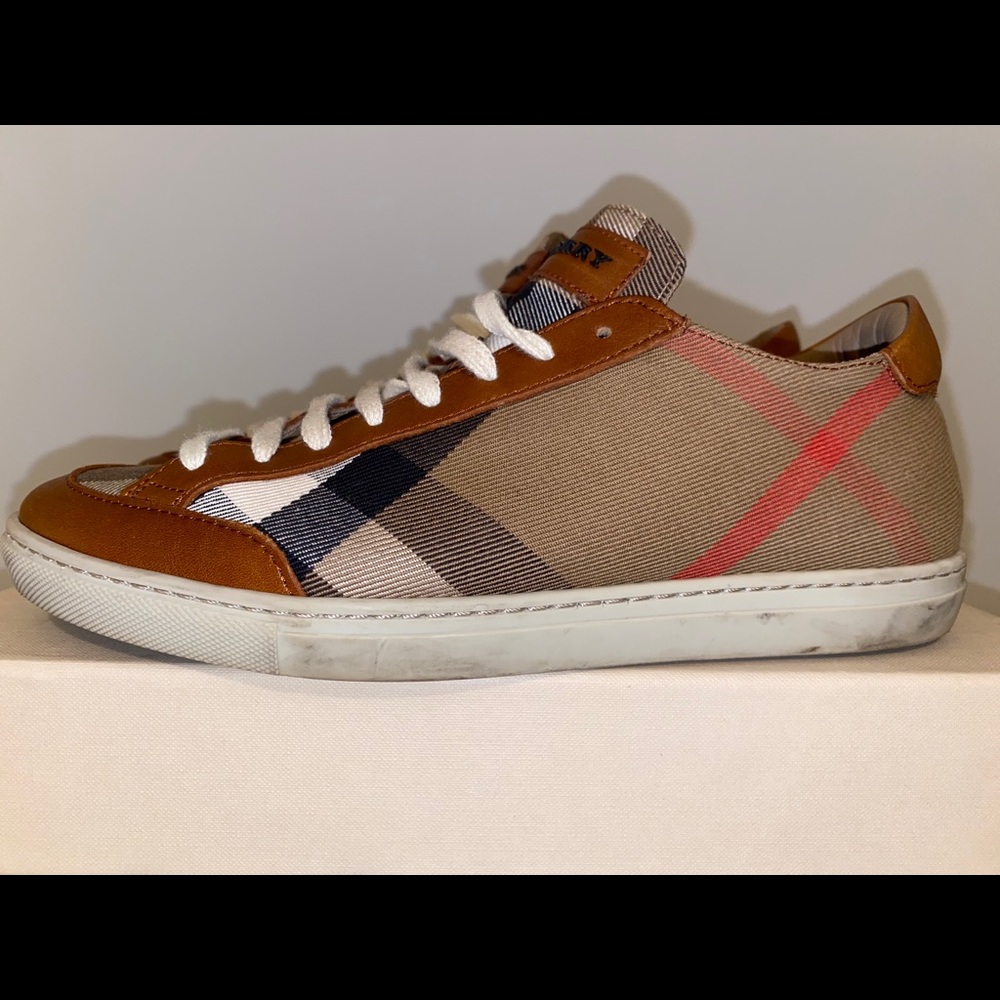 Burberry Women’s Sneaker - Picture 4 of 7